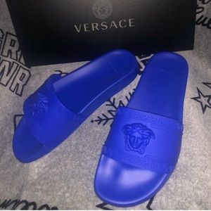New in Box. Comes with dust bag and cards. Versace Pool Slides Gomma Royal Blue